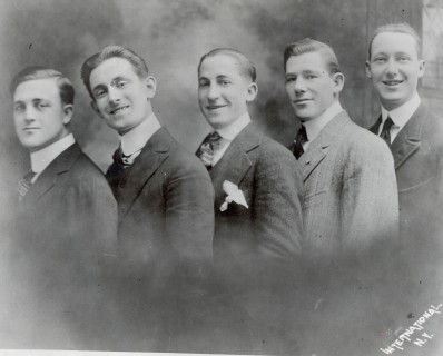 Tom Brown's Band from Dixieland was a sensation at Lamb's Café in Chicago in 1915 but failed on the vaudeville stage in New York City.: The Creation of Jazz in New Orleans 5