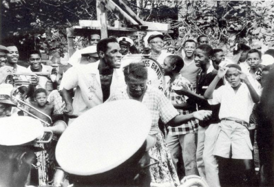 Second line in Algiers, LA with Tuxedo Brass Band (1959): The Creation of Jazz in New Orleans 4